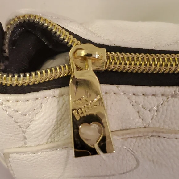 Betsey Johnson White Quilted Heart Crossbody Purse - Picture 4 of 9